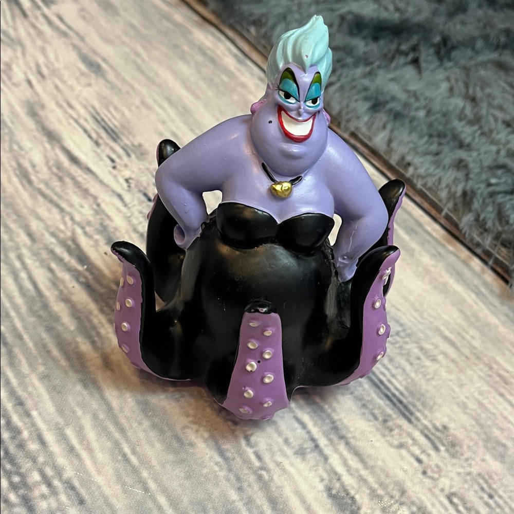 Disney’s Ursula Octopus Ring Holder